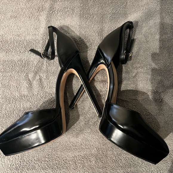 Show Dazzle Black Platform Pumps - Picture 4 of 6